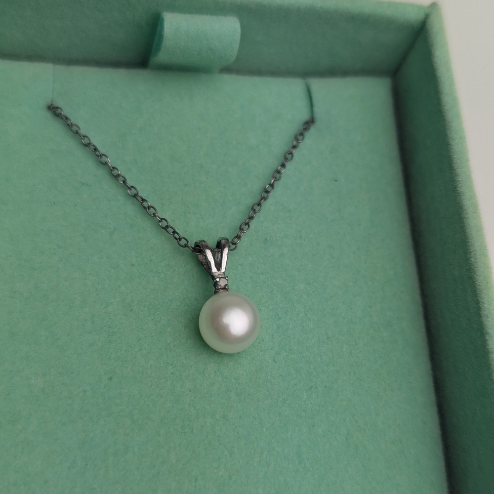 Elegant Silver Pearl Necklace